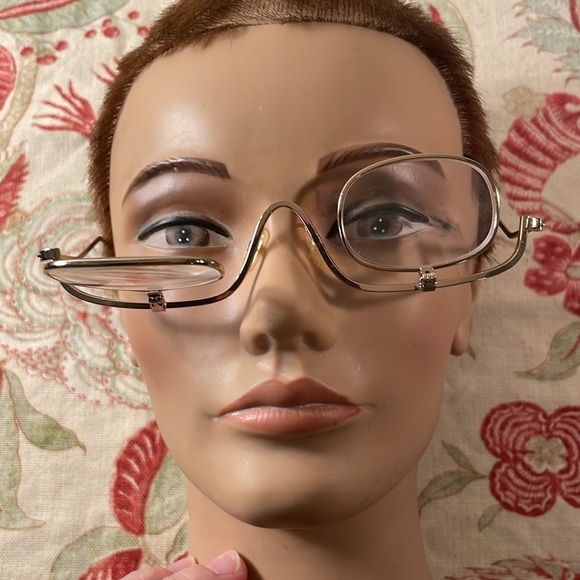 Vintage Stylish Gold Metal Frame Women's Makeup Magnifying Flip Down Glasses - Picture 2 of 8